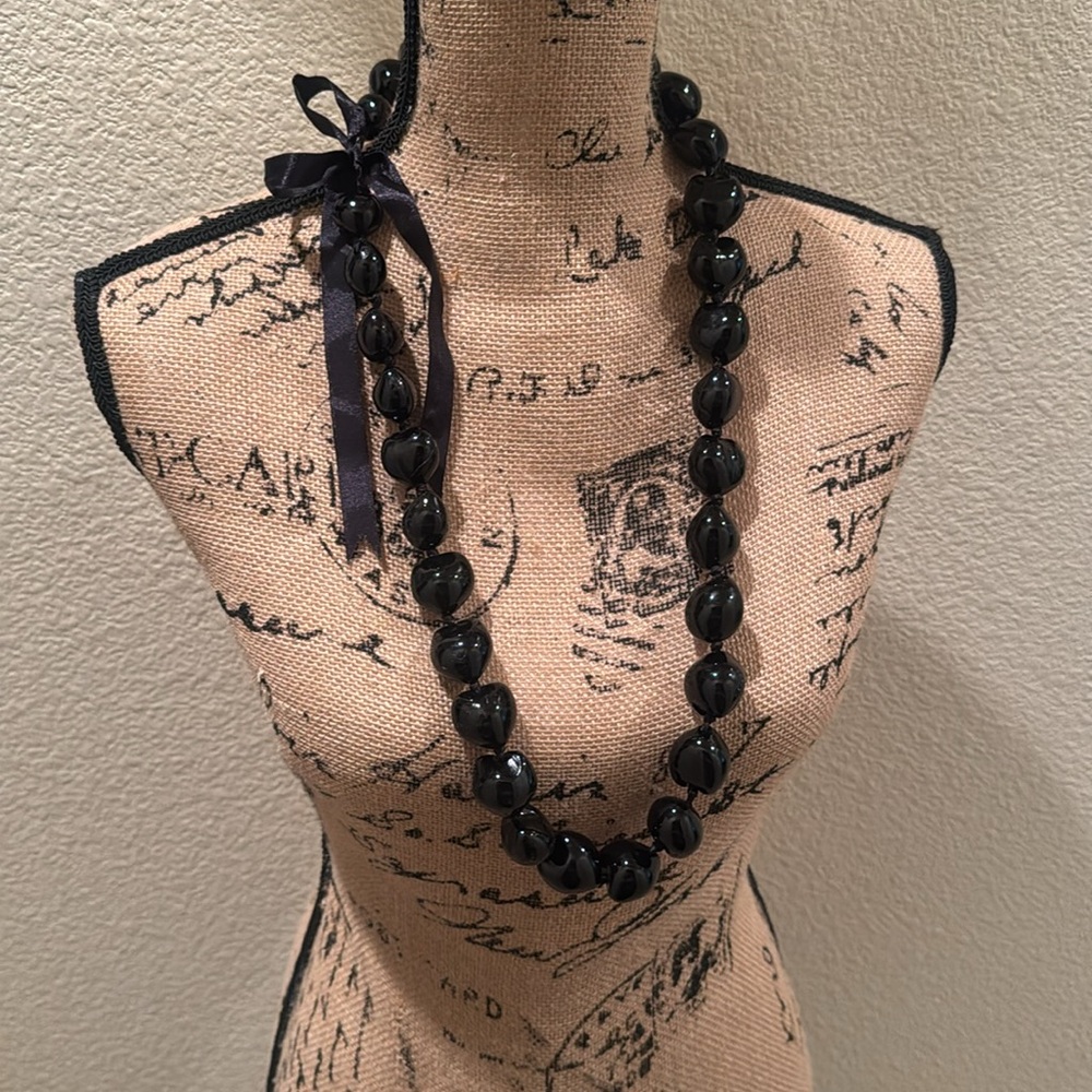 Laquer Black Hawaiian Kukui Nut Lei Necklace Chunky ❤️ Pod Beads on Silk Ribbon